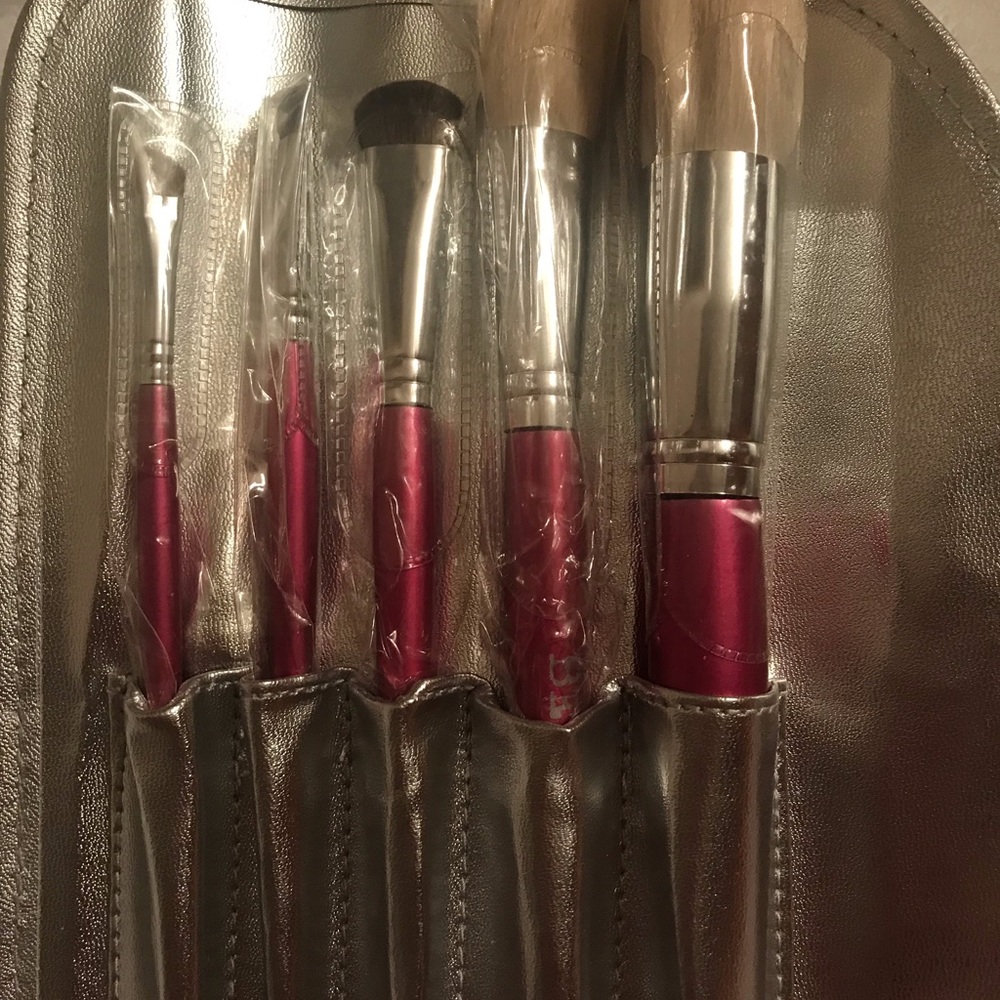 New Bed Head Makeup Brush Set in Case.